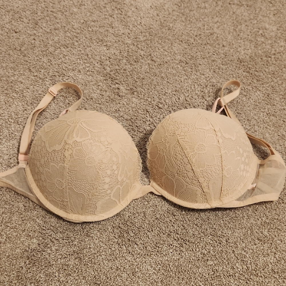 Victoria's Secret Lace Nude Bra